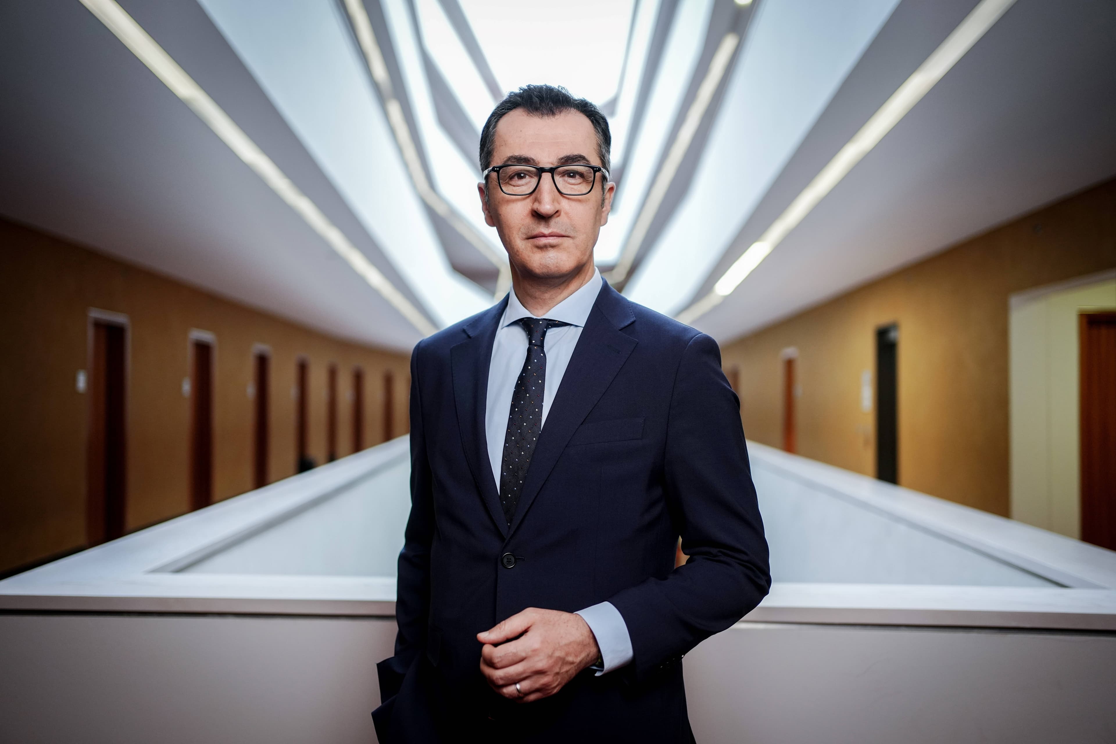 Portrait von Cem Özdemir, stehend