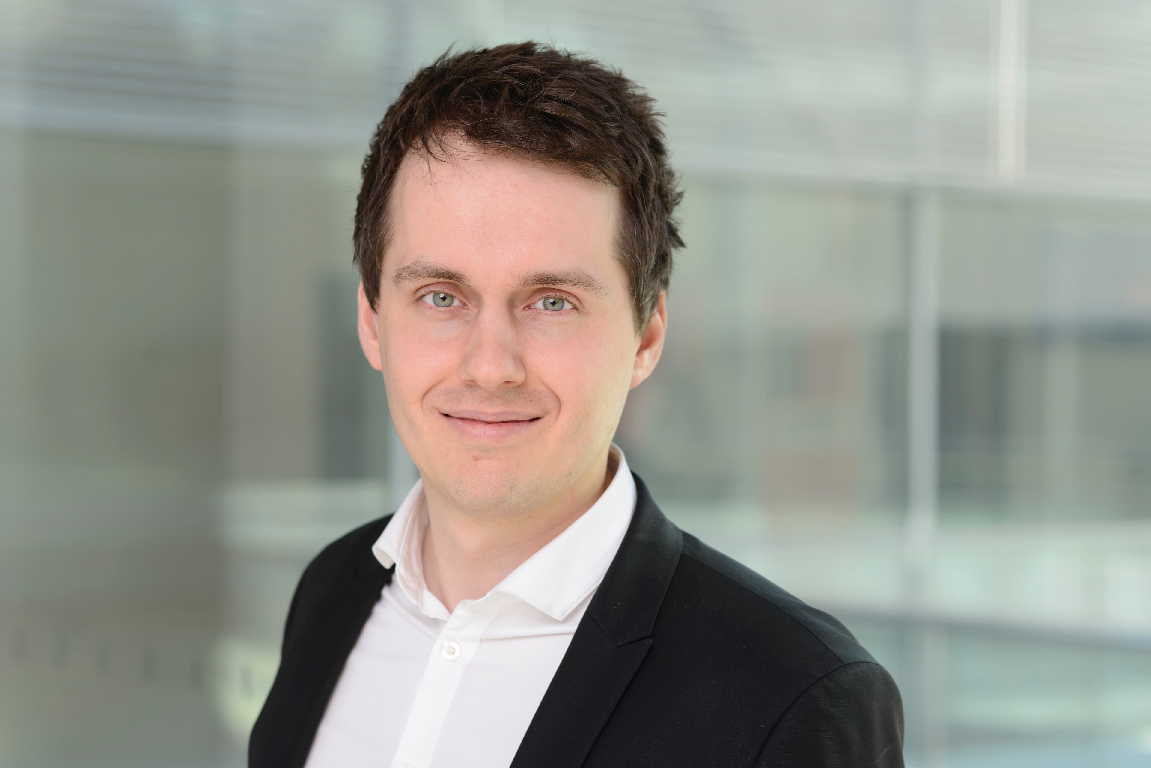 Porträtfoto von Sven-Christian Kindler.