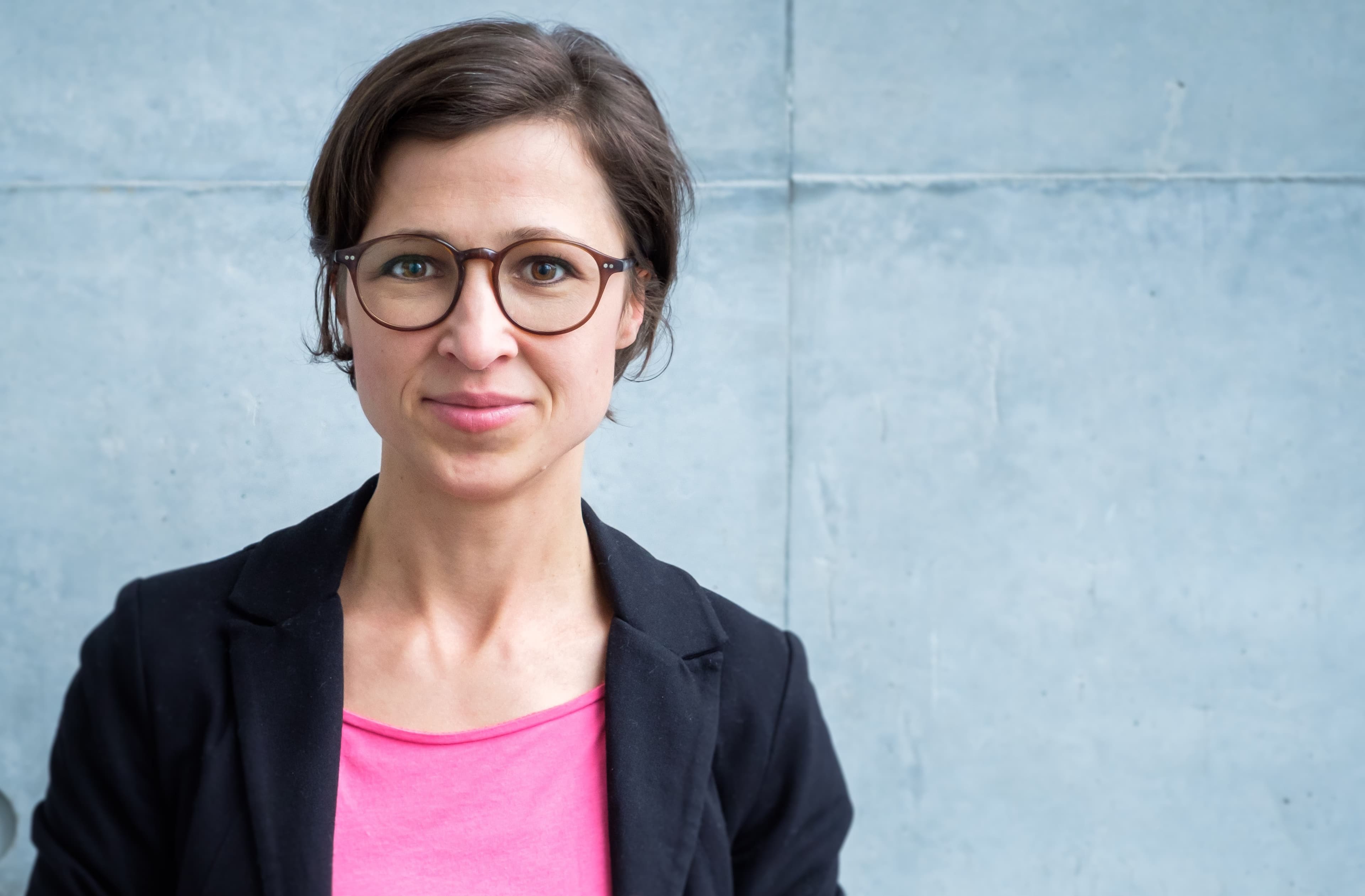 Porträtfoto von Hannah Neumann.