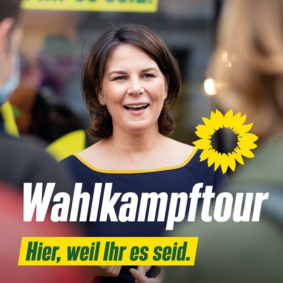 Bild von Annalena Baerbock. Aufschrift: Wahlkampftour. Bereit, weil Ihr es seid.
