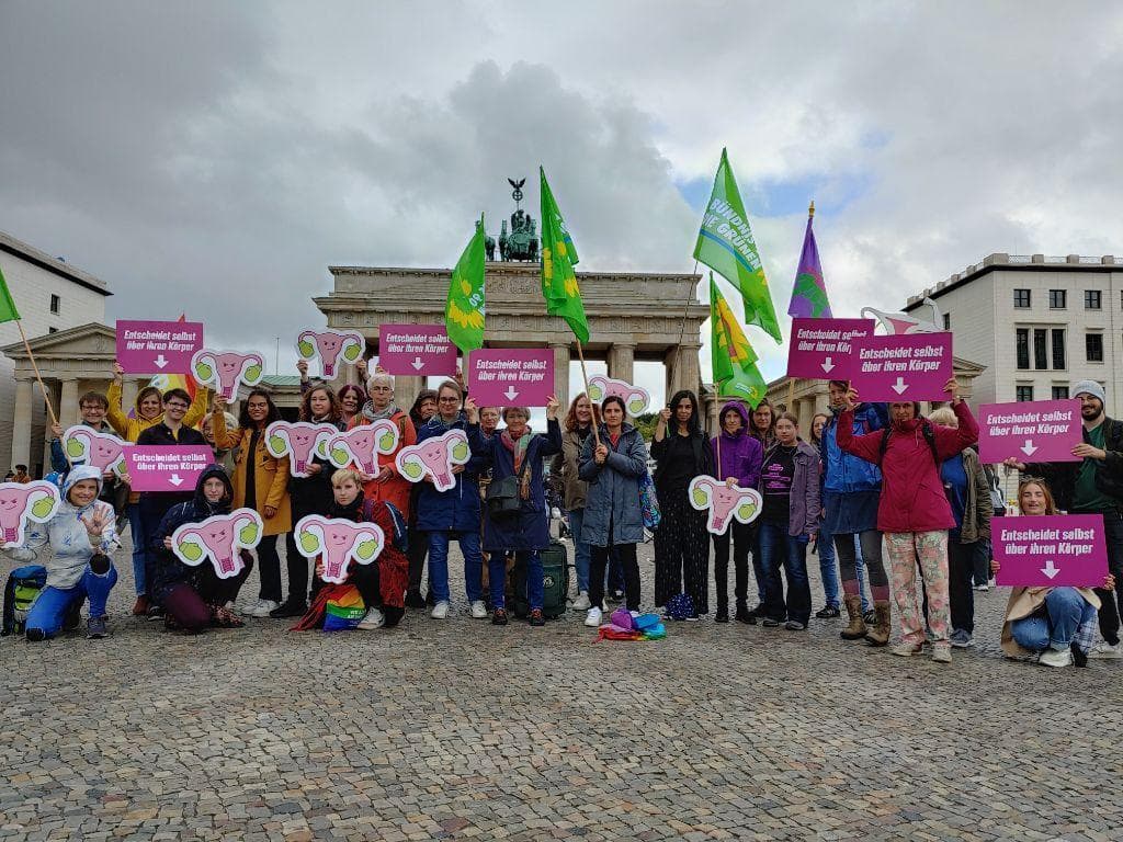 Delegierte des Bundesfrauenrats auf der Kundgebung „Ich entscheide selbst”