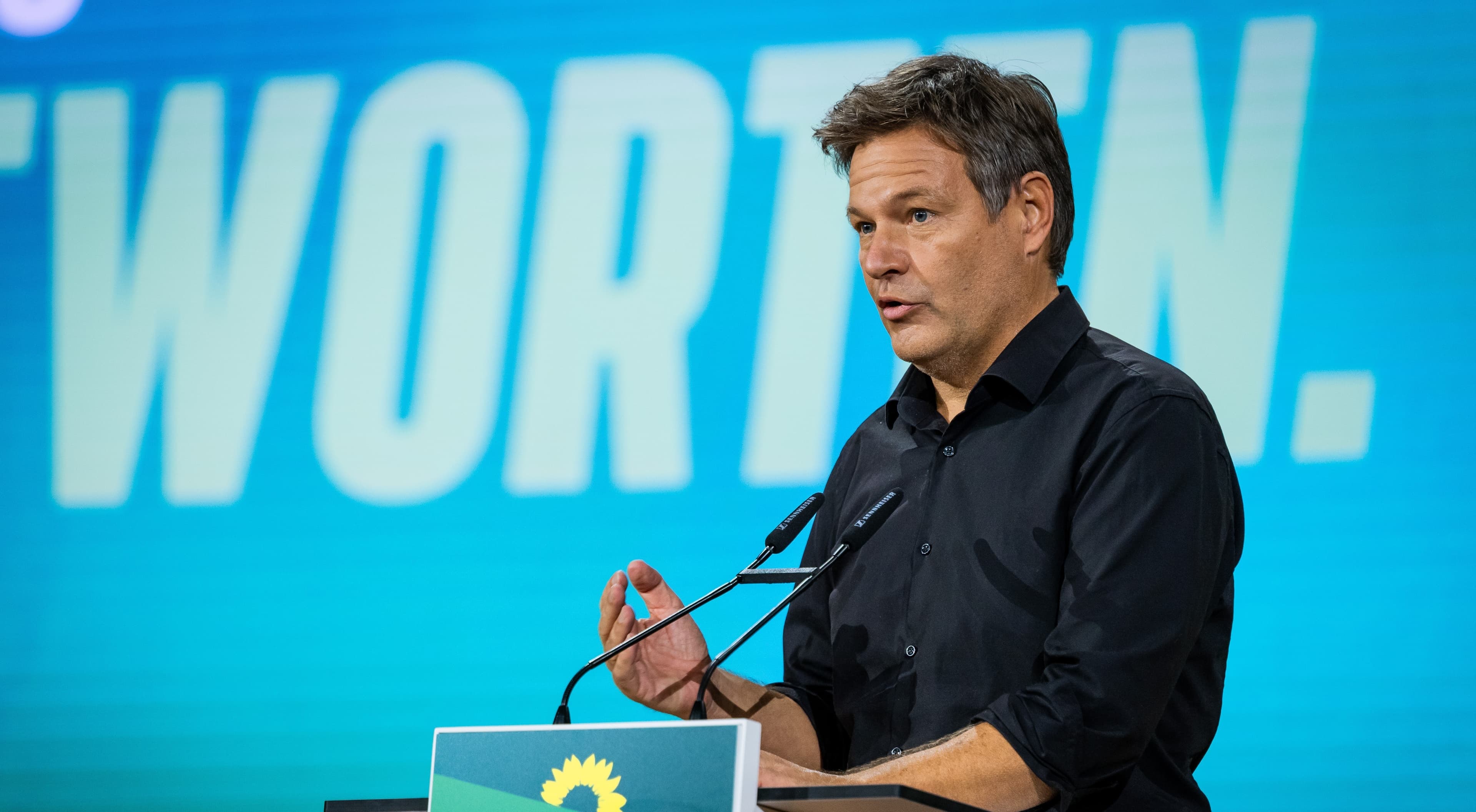 Vizekanzler und Bundesminister für Wirtschaft und Klimaschutz Robert Habeck auf dem grünen Parteitag in Bonn