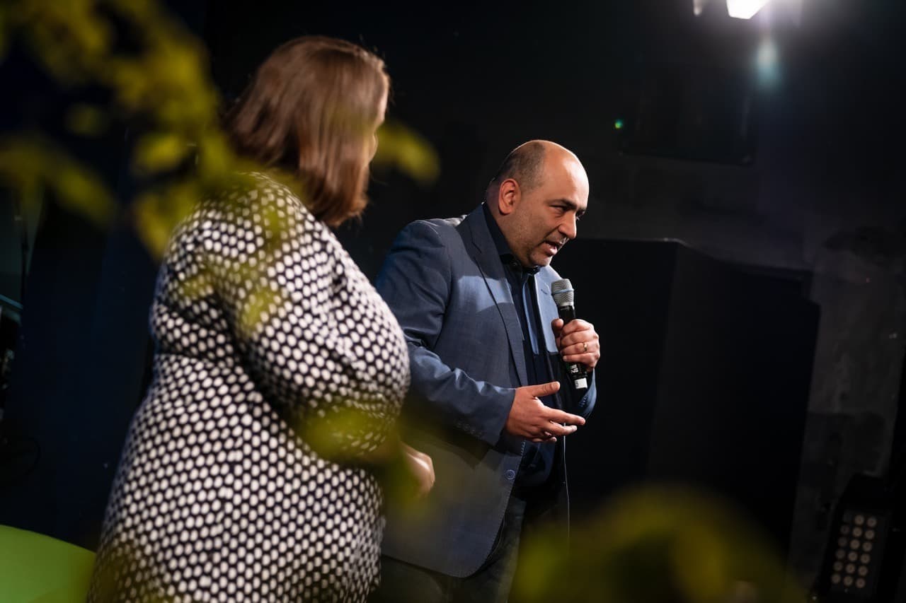 Omid Nouripour und Ricarda Lang bei der 30 Jahrfeier
