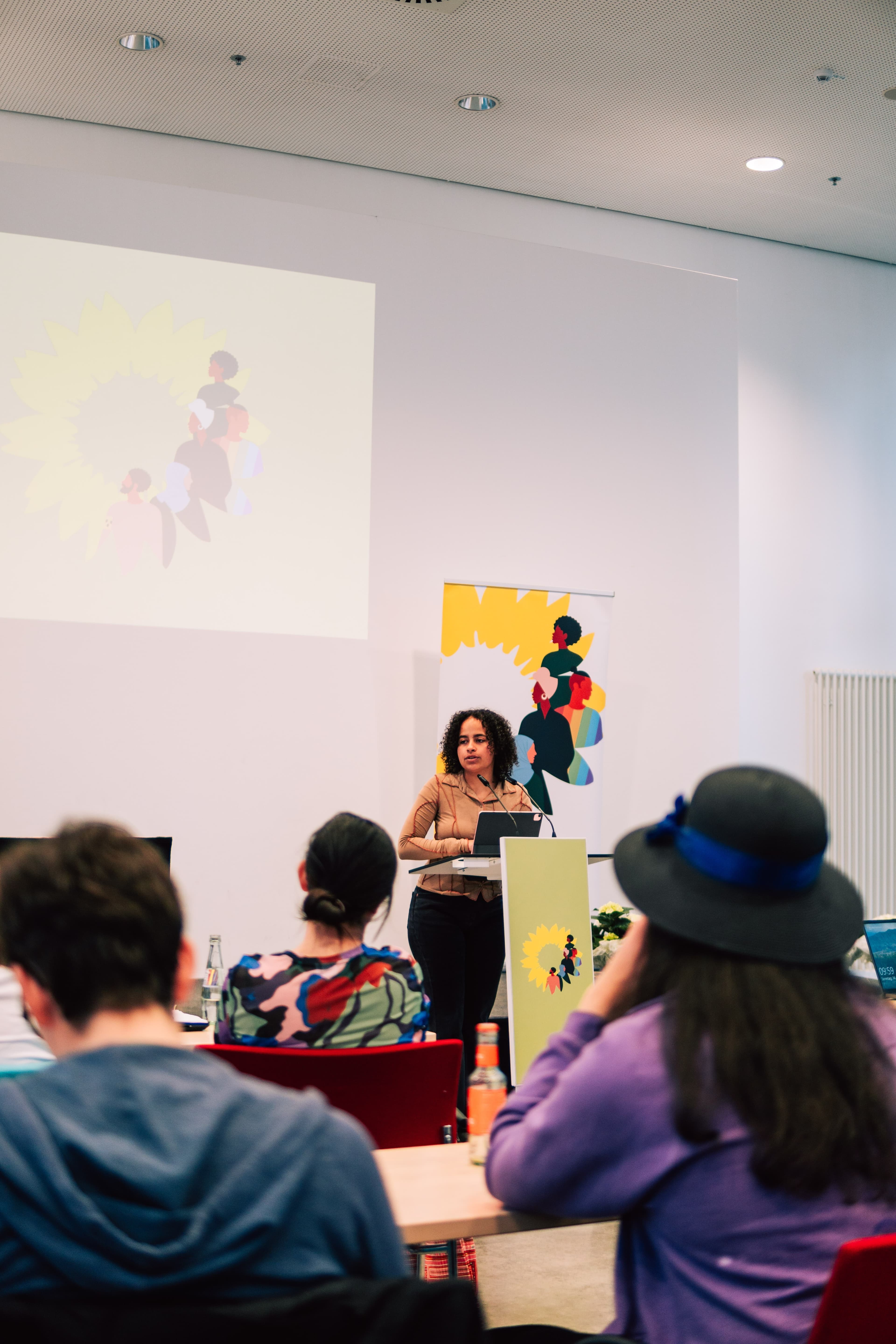 In Kleingruppen tauschen sich die Delegierten über mögliche Maßnahmen aus © Finn Kantus