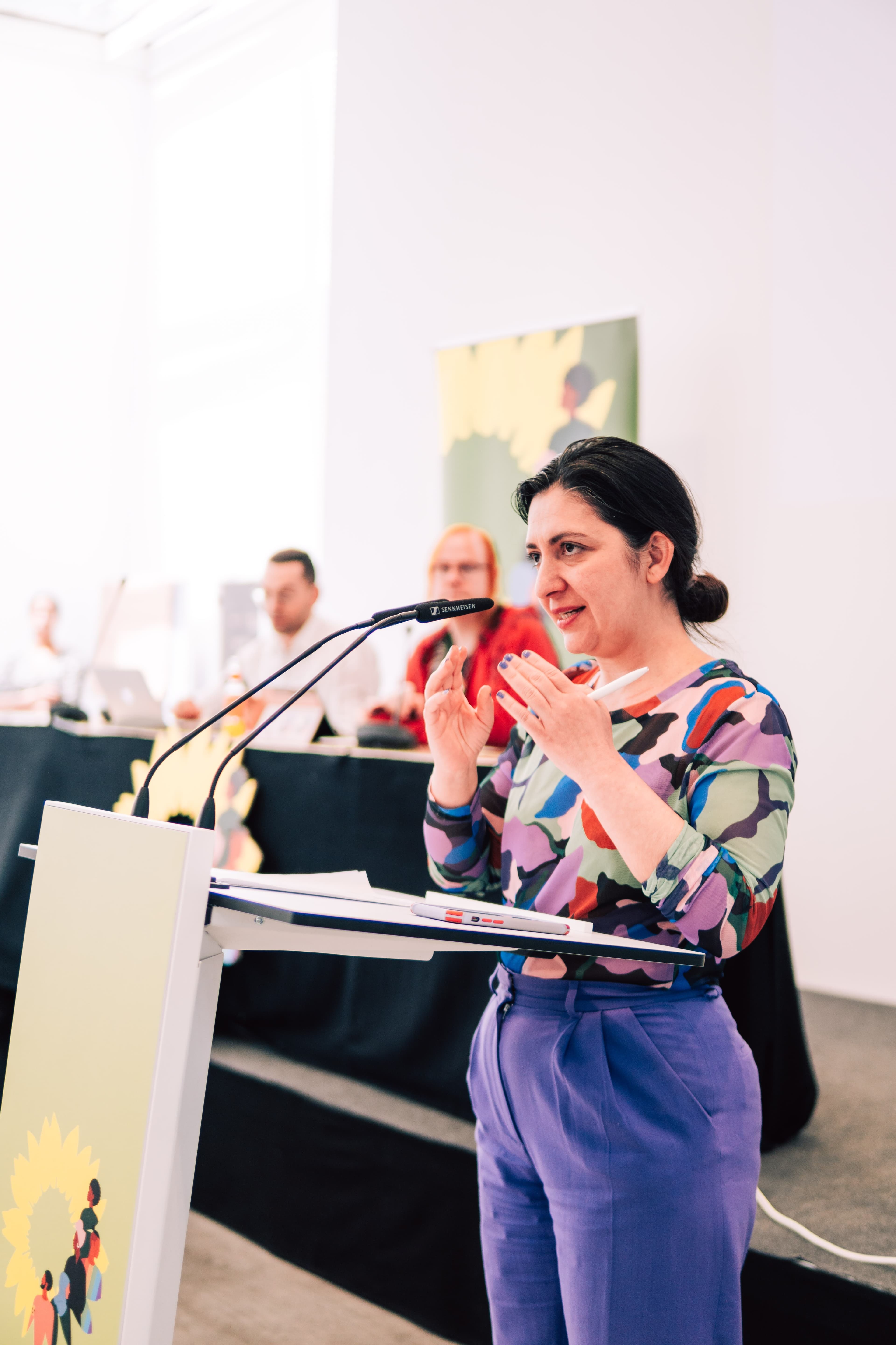 Pegah Edalatian, stellv. Bundesvorsitzende hält ihre politische Rede © Finn Kantus