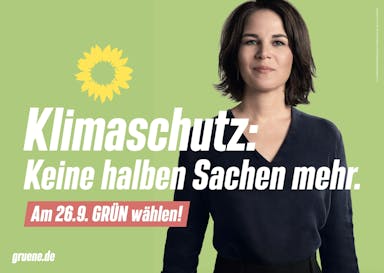 Portrait Annalena Baerbock. Aufschrift: "Klimaschutz: Keine halben Sachen mehr. Am 26.9. GRÜN wählen!"
