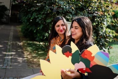 Snapshot von Pegah Edalatian und einer weiteren Frau