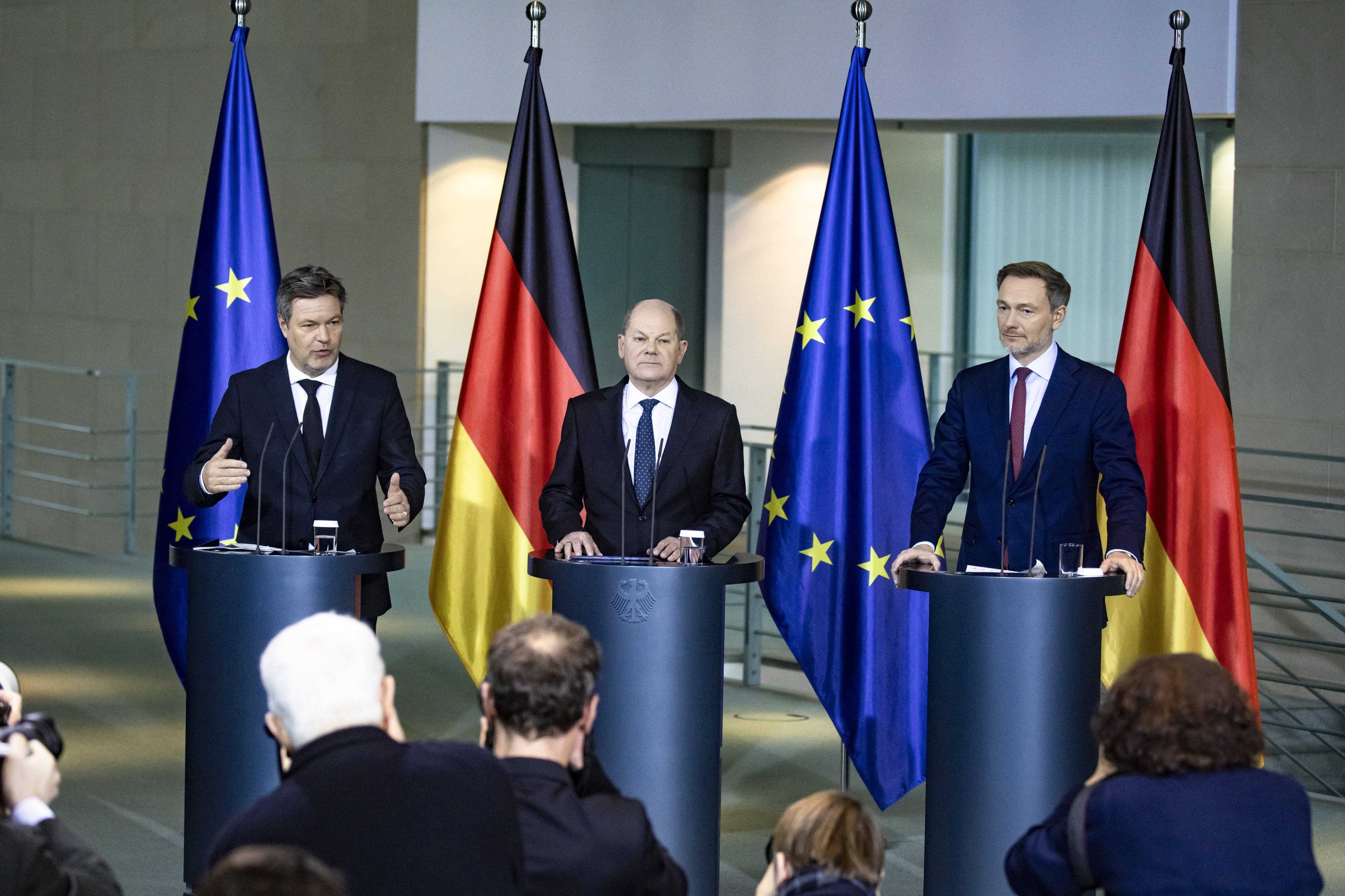 Robert Habeck, Olaf Scholz und Christian Lindner bei Pressekonferenz